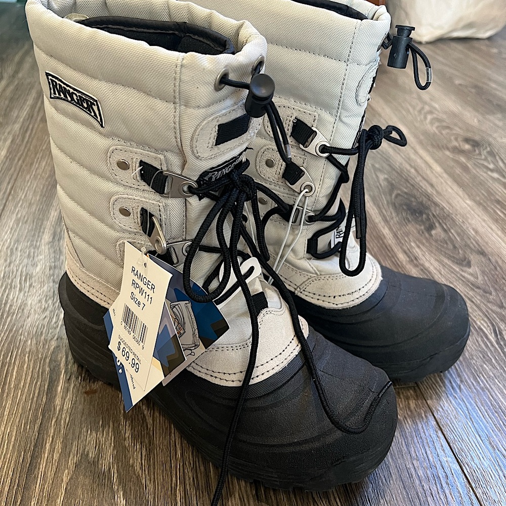White/Black Ranger Winter Boot Size 7